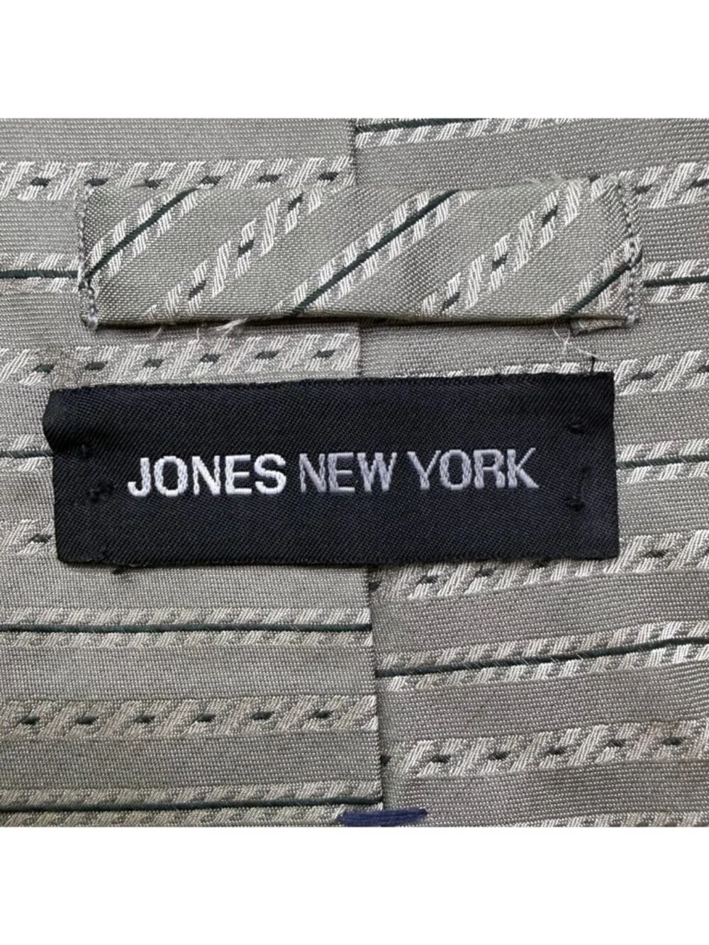 Jones New York Mens Gray 100% Silk Striped Necktie Elegant Pattern Classic Style